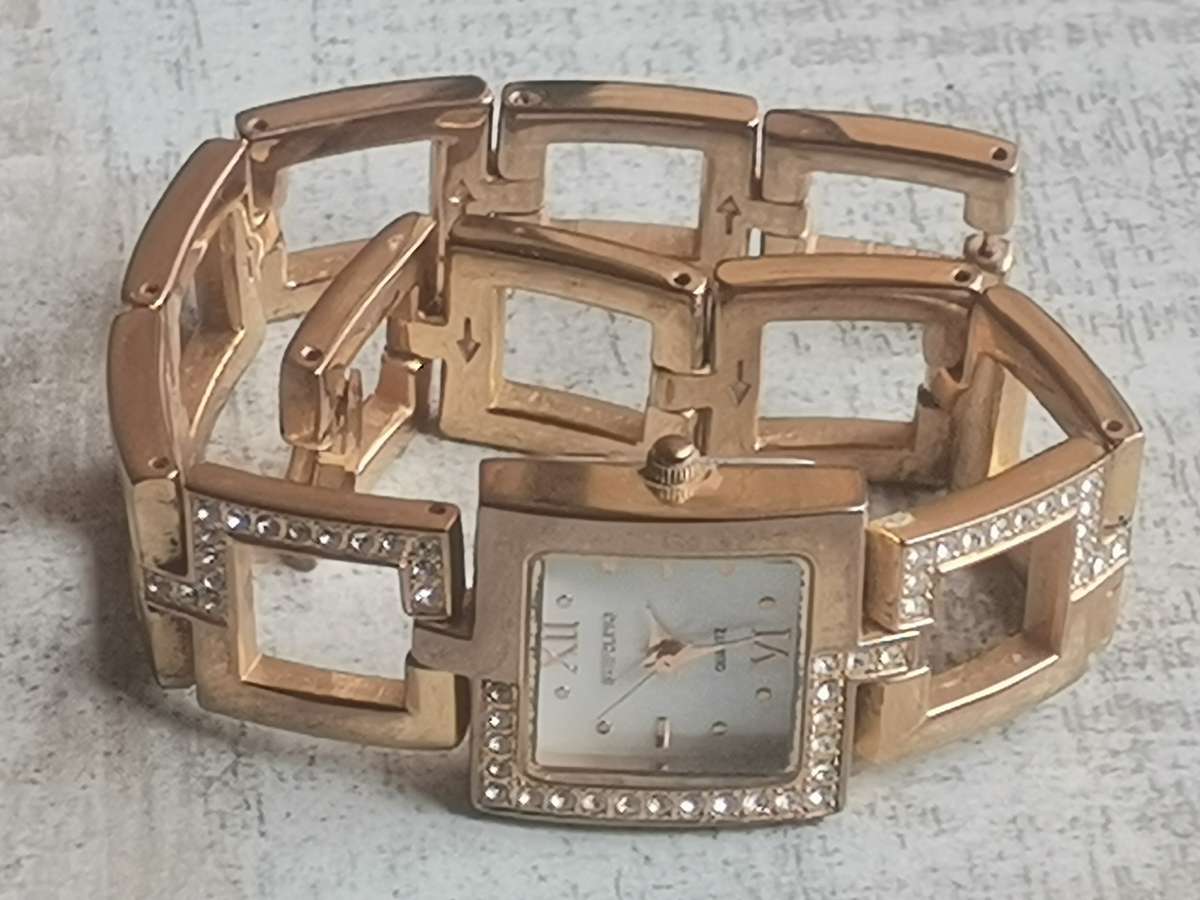 STUNNING LADIES STERLING GOLD PLATED WATCH IN EXCELLENT WORKING CONDITION