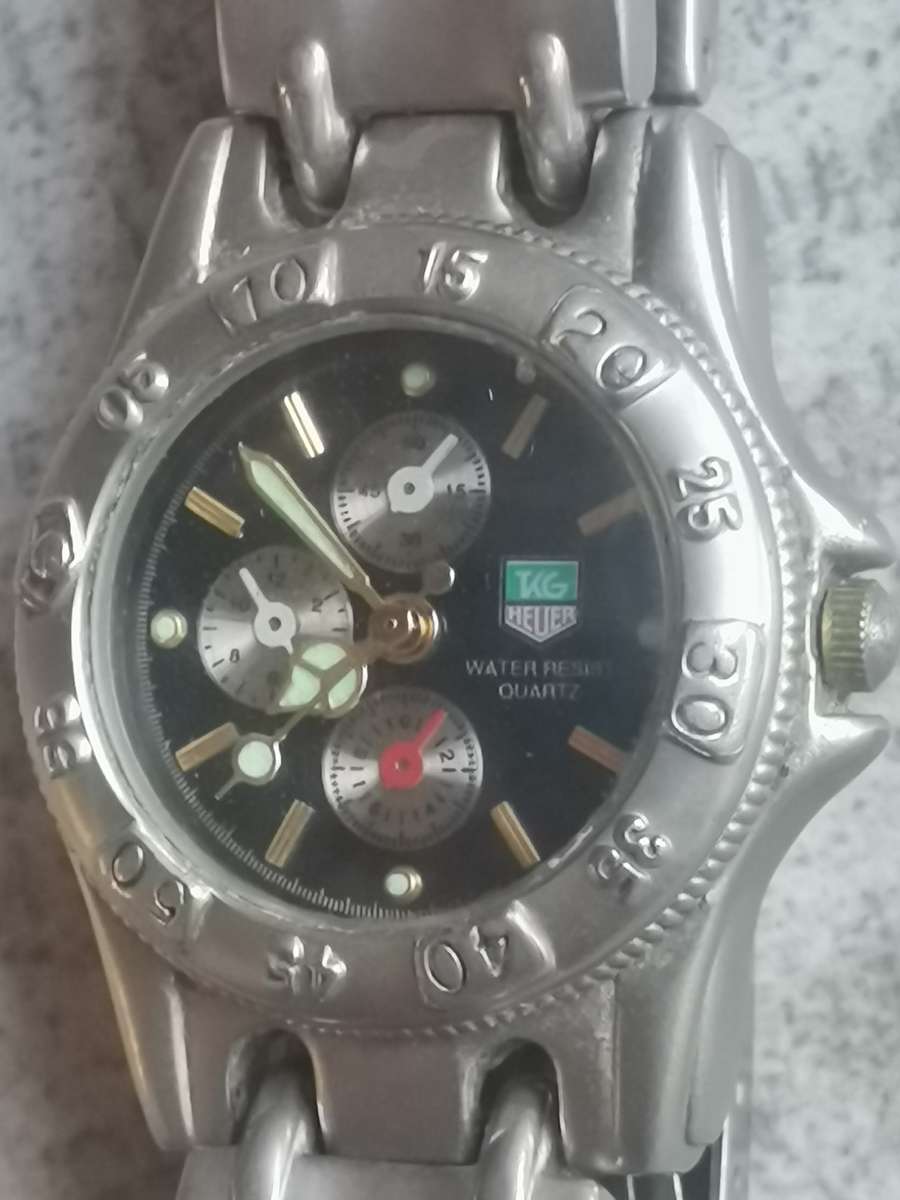 STUNNING LADIES WATCH SET BOTH IN EXCELLENT WORKING CONDITION - BIDDING FOR BOTH