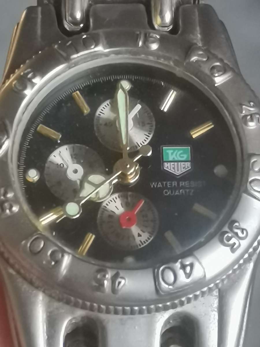 STUNNING LADIES WATCH SET BOTH IN EXCELLENT WORKING CONDITION - BIDDING FOR BOTH