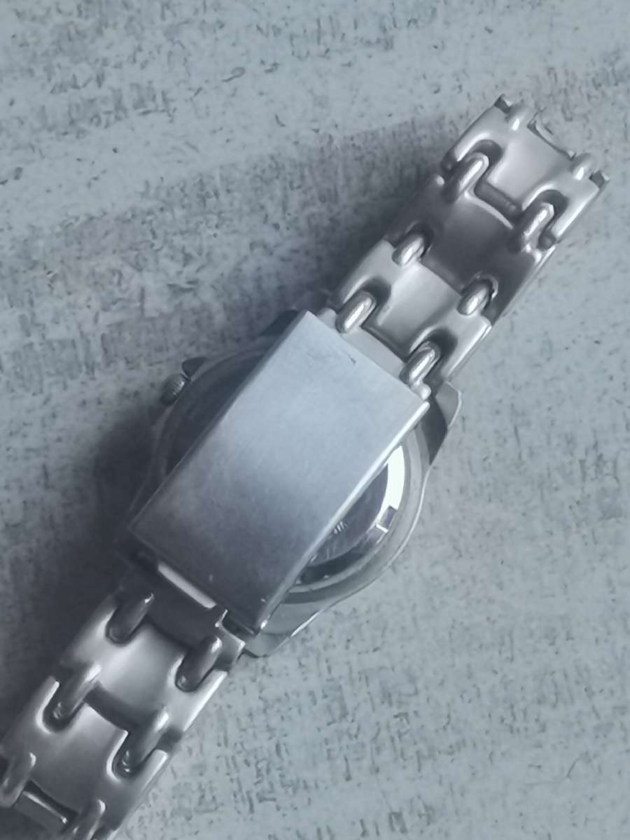 STUNNING LADIES WATCH SET BOTH IN EXCELLENT WORKING CONDITION - BIDDING FOR BOTH