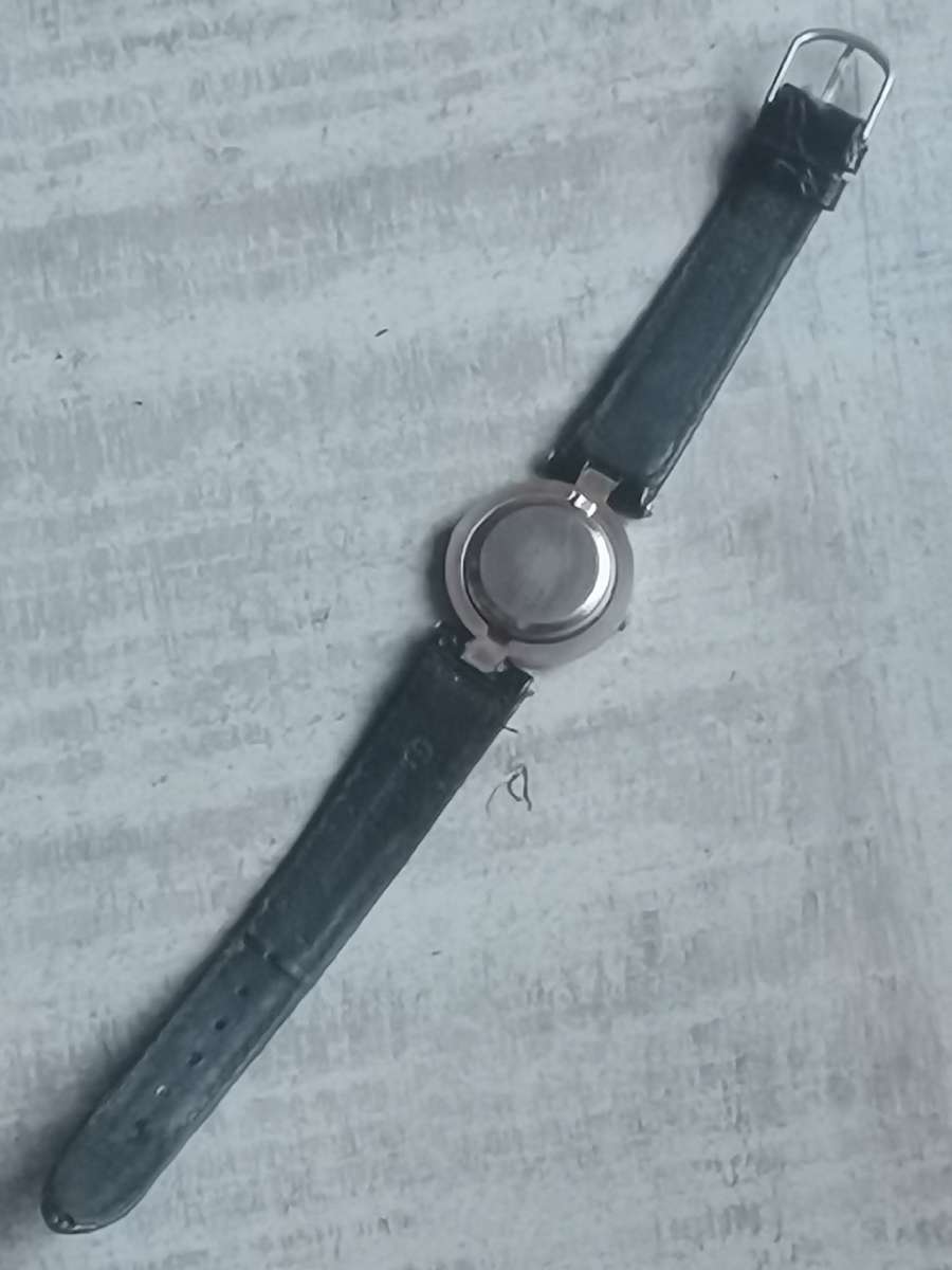 STUNNING LADIES WATCH SET BOTH IN EXCELLENT WORKING CONDITION - BIDDING FOR BOTH