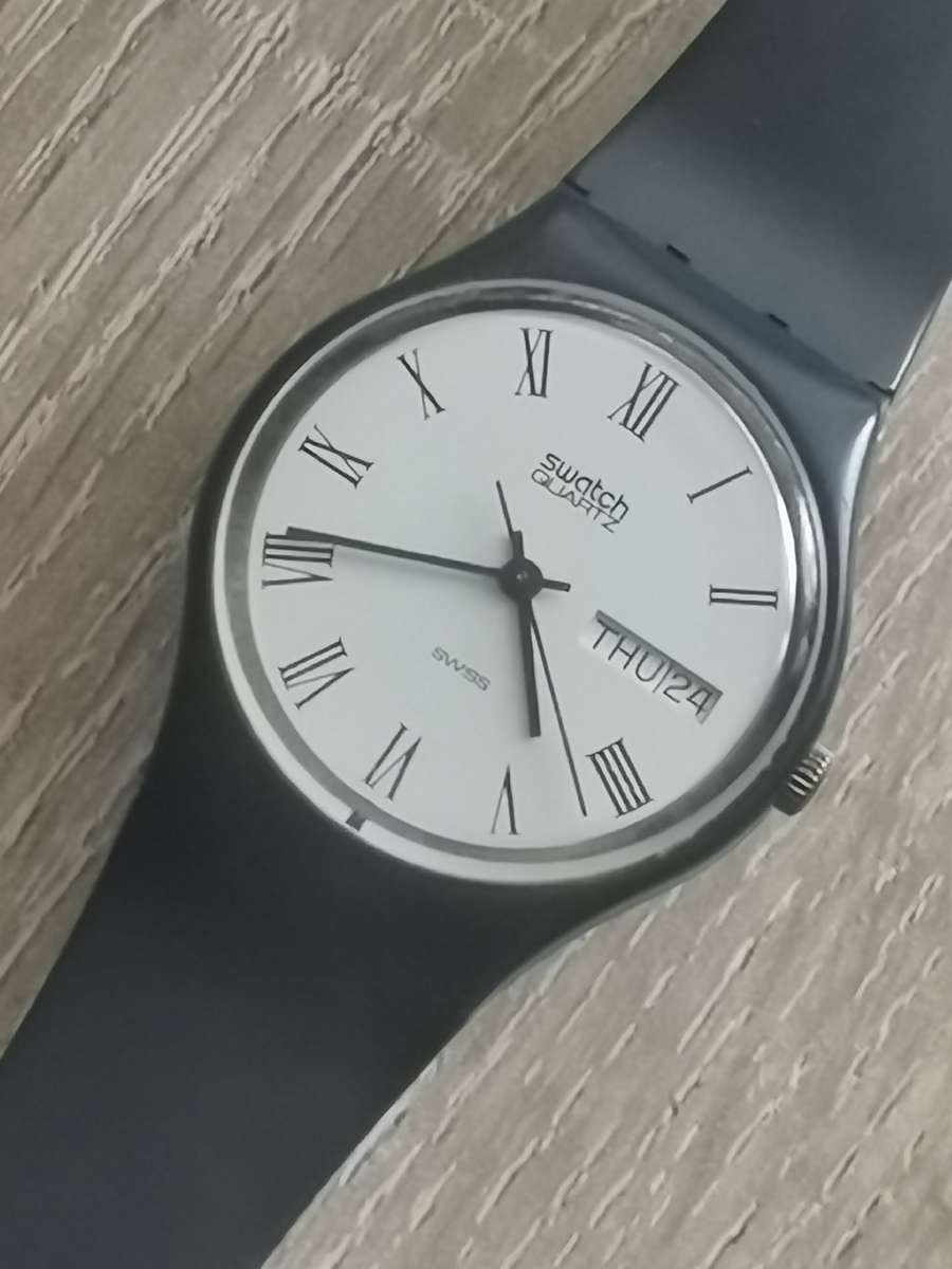 STUNNING SWATCH SWISS QUARTZ MENS WATCH WITH DAY/DATE FUNCTION IN EXCELLENT WORKING CONDITION