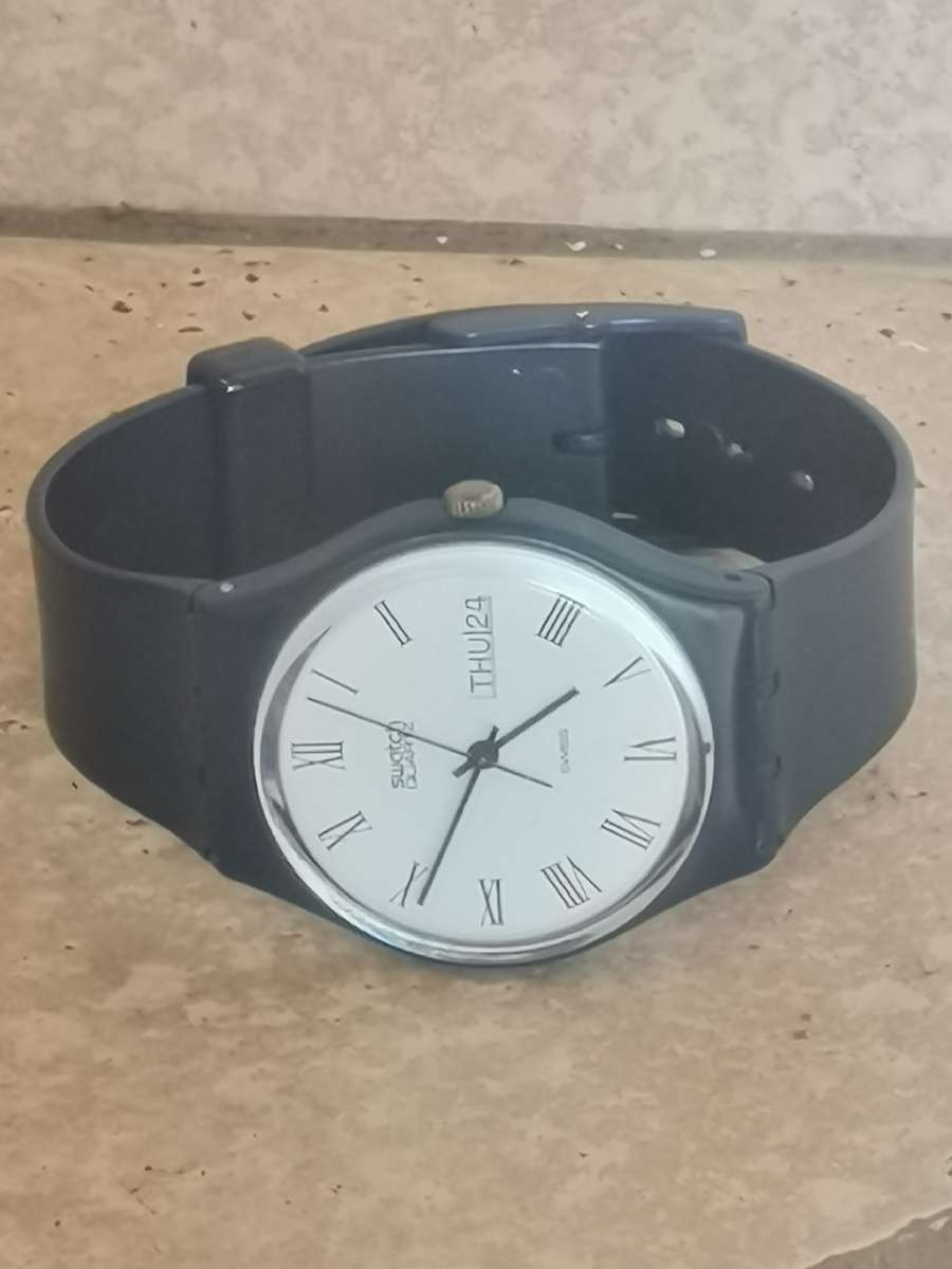 STUNNING SWATCH SWISS QUARTZ MENS WATCH WITH DAY/DATE FUNCTION IN EXCELLENT WORKING CONDITION