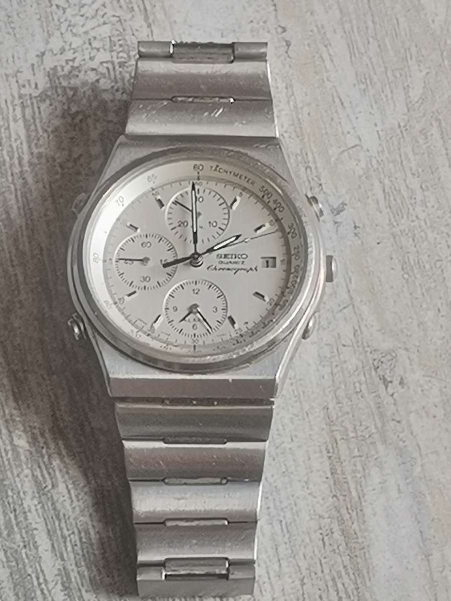 MENS SEIKO QUARTZ CHRONOGRAPH WATCH IN EXCELLENT WORKING CONDITION