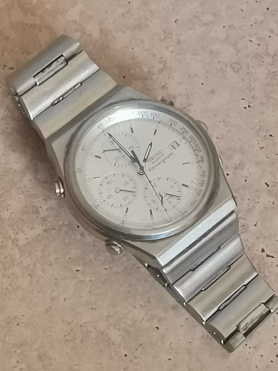 MENS SEIKO QUARTZ CHRONOGRAPH WATCH IN EXCELLENT WORKING CONDITION