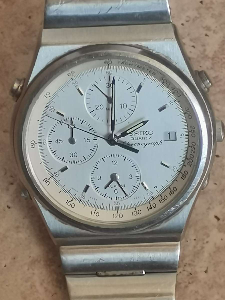 MENS SEIKO QUARTZ CHRONOGRAPH WATCH IN EXCELLENT WORKING CONDITION
