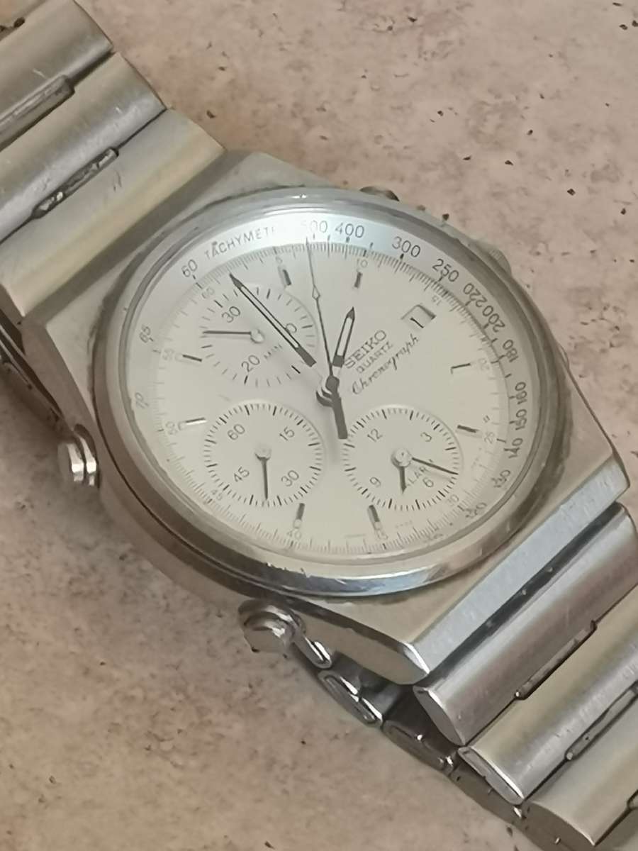 MENS SEIKO QUARTZ CHRONOGRAPH WATCH IN EXCELLENT WORKING CONDITION