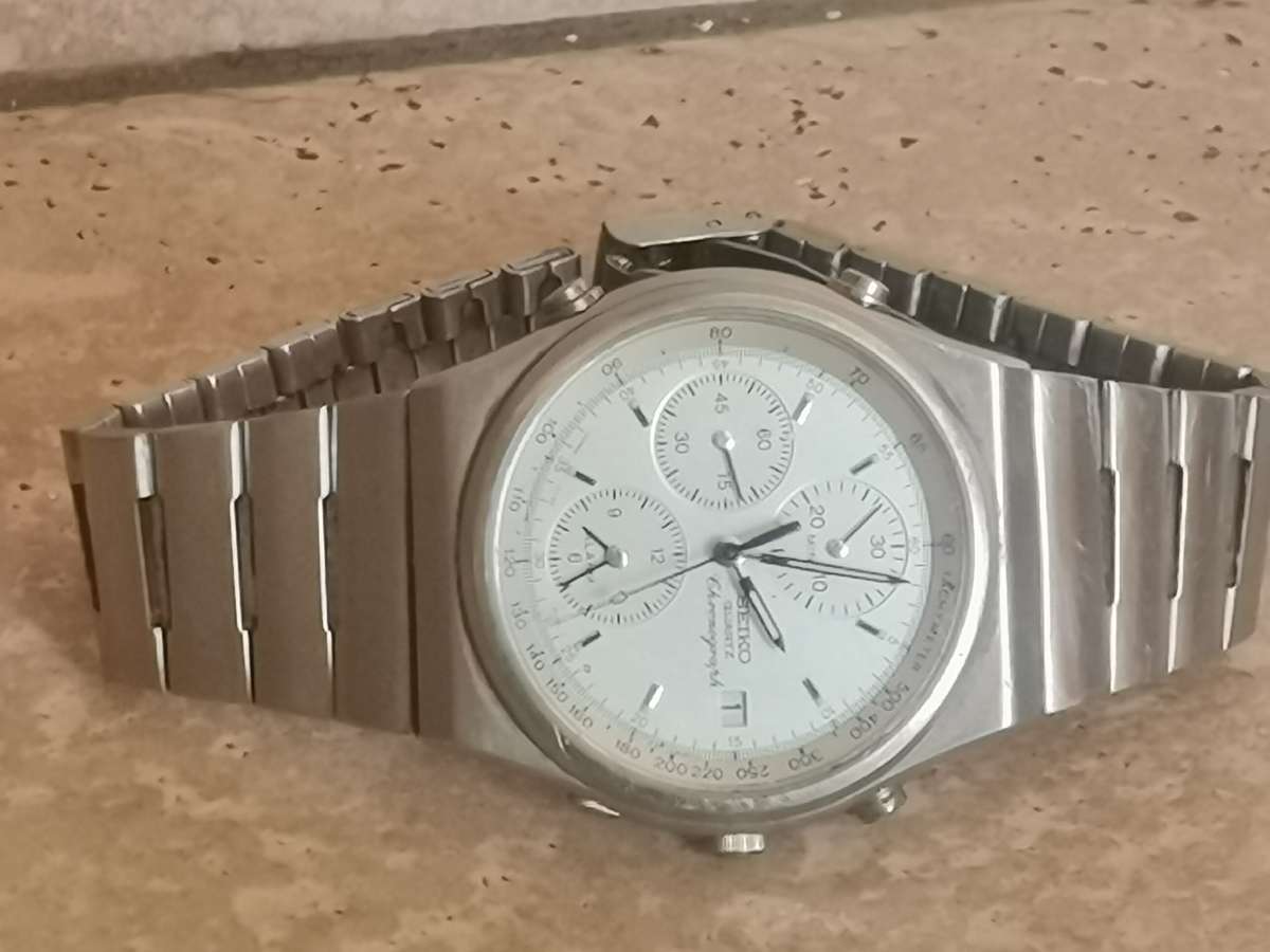 MENS SEIKO QUARTZ CHRONOGRAPH WATCH IN EXCELLENT WORKING CONDITION
