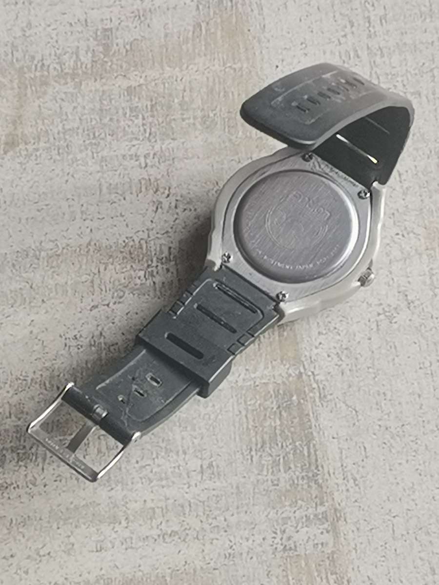 MENS LORUS SPORTS WATCH WITH ROTATING BEZEL IN EXCELLENT WORKING CONDITION