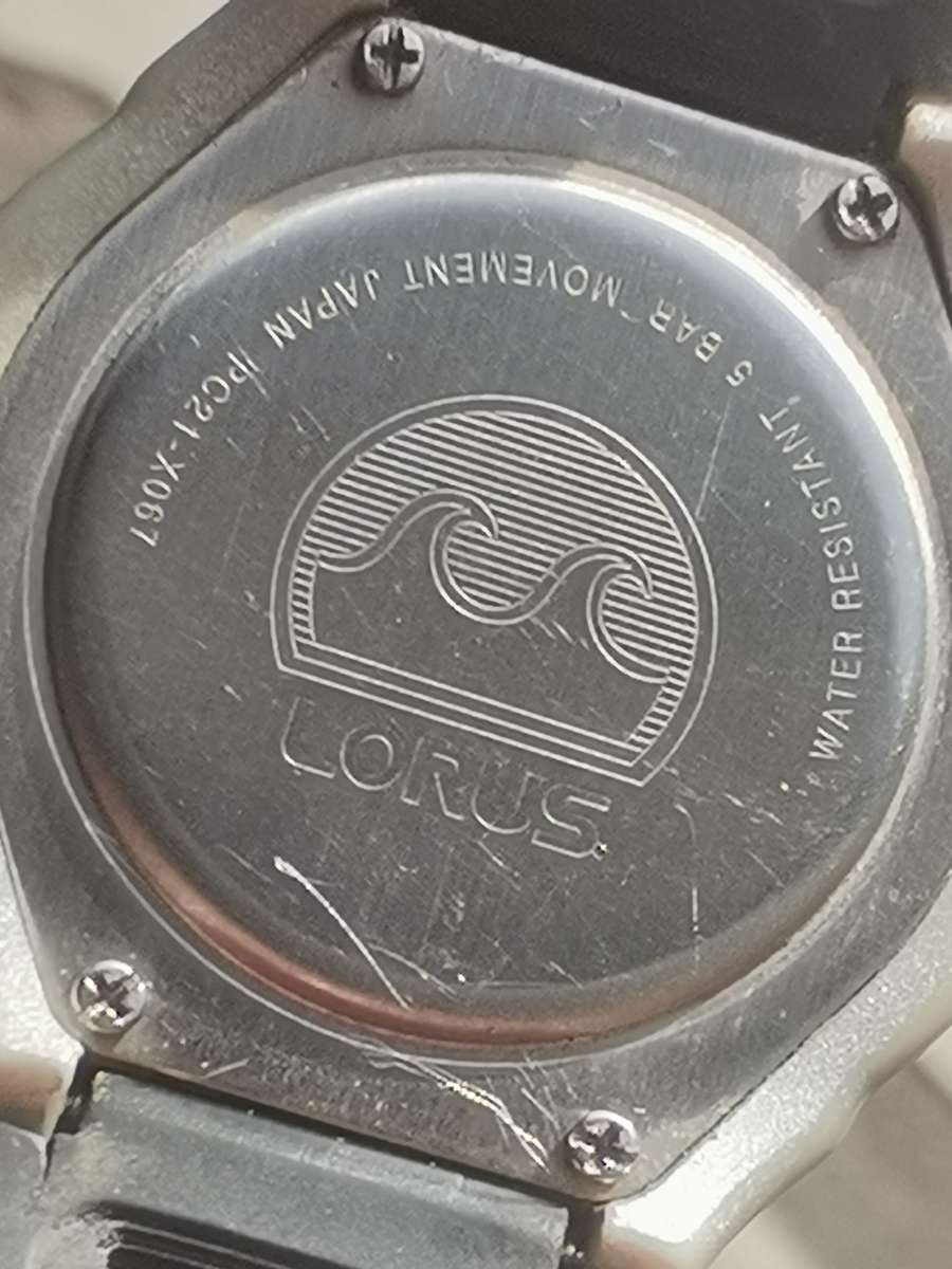 MENS LORUS SPORTS WATCH WITH ROTATING BEZEL IN EXCELLENT WORKING CONDITION