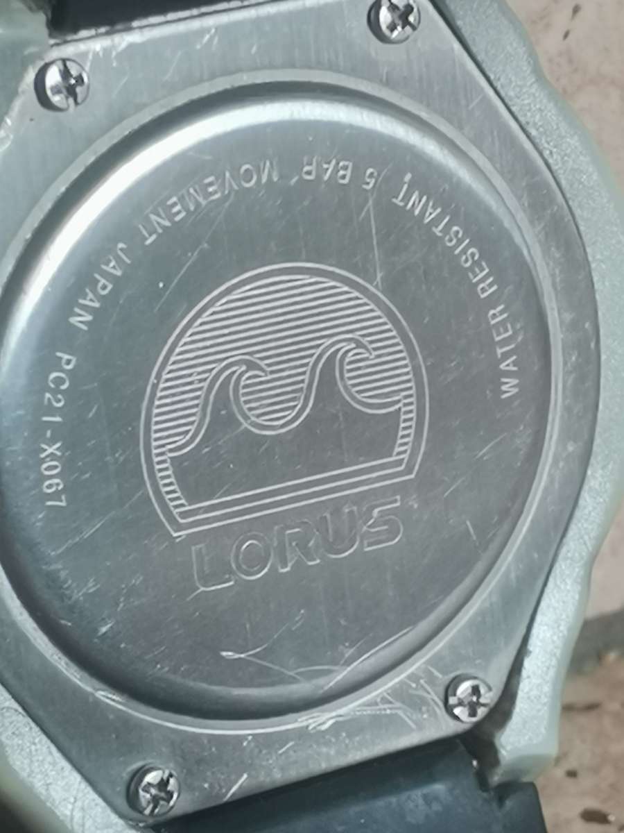 MENS LORUS SPORTS WATCH WITH ROTATING BEZEL IN EXCELLENT WORKING CONDITION