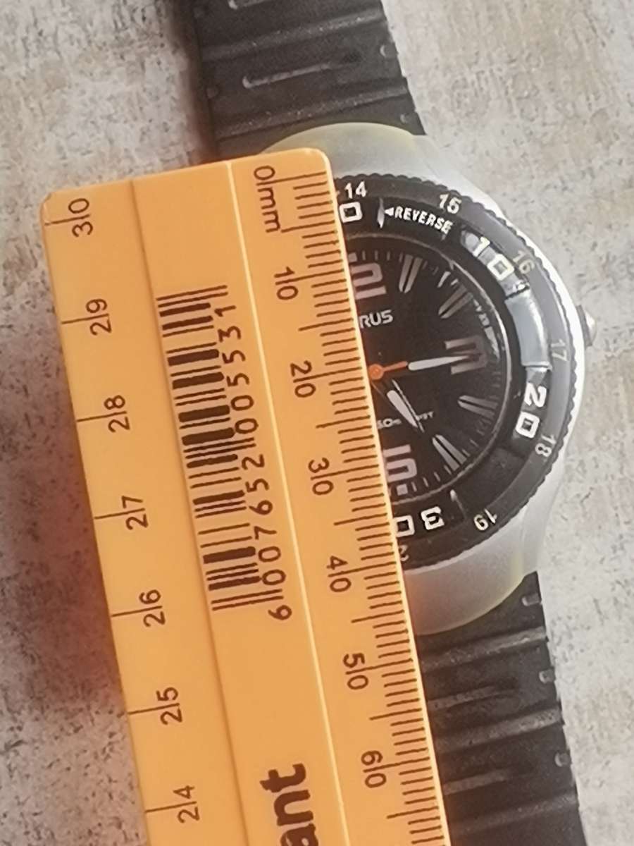 MENS LORUS SPORTS WATCH WITH ROTATING BEZEL IN EXCELLENT WORKING CONDITION