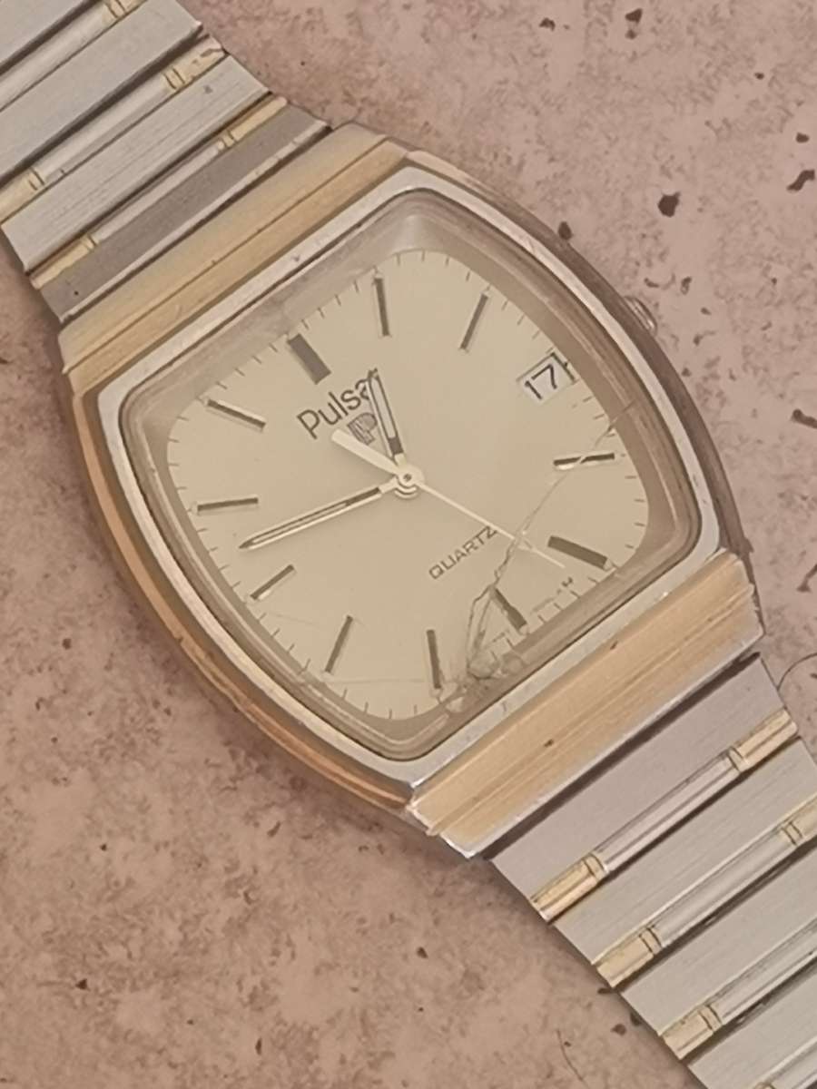 MENS VINTAGE PULSAR WATCH IN EXCELLENT WORKING CONDITION