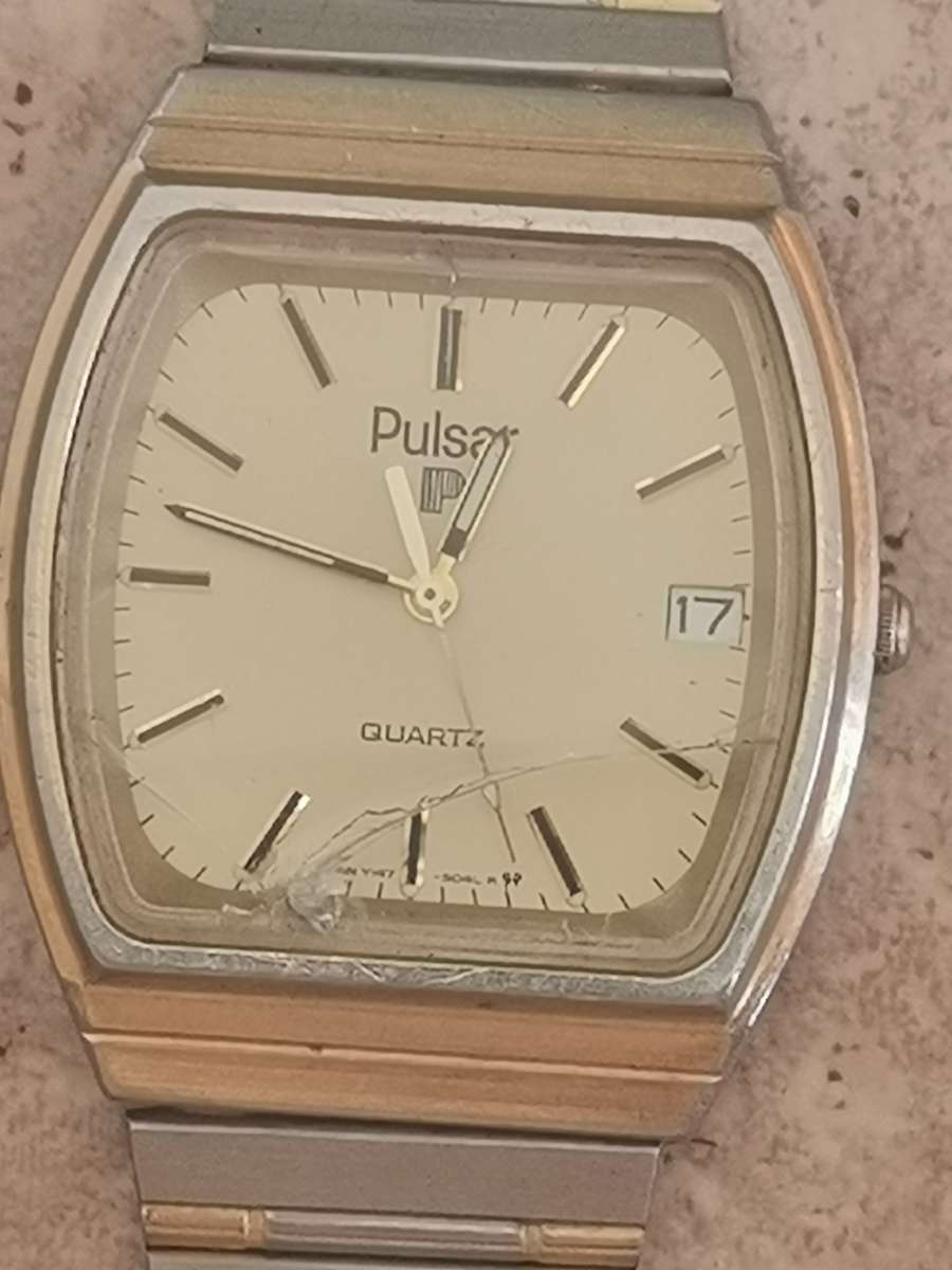 MENS VINTAGE PULSAR WATCH IN EXCELLENT WORKING CONDITION