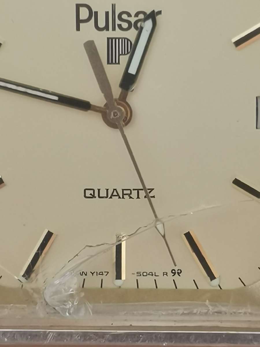 MENS VINTAGE PULSAR WATCH IN EXCELLENT WORKING CONDITION