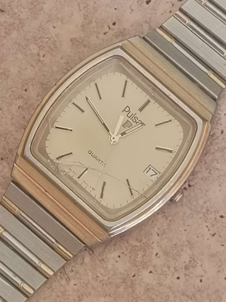 MENS VINTAGE PULSAR WATCH IN EXCELLENT WORKING CONDITION
