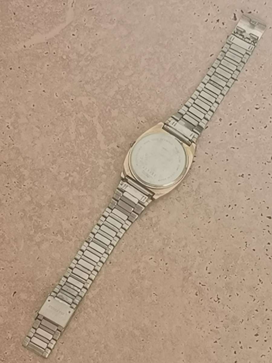 MENS VINTAGE PULSAR WATCH IN EXCELLENT WORKING CONDITION