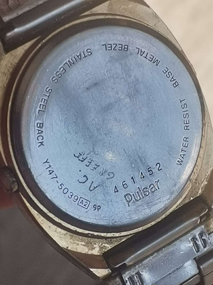 MENS VINTAGE PULSAR WATCH IN EXCELLENT WORKING CONDITION