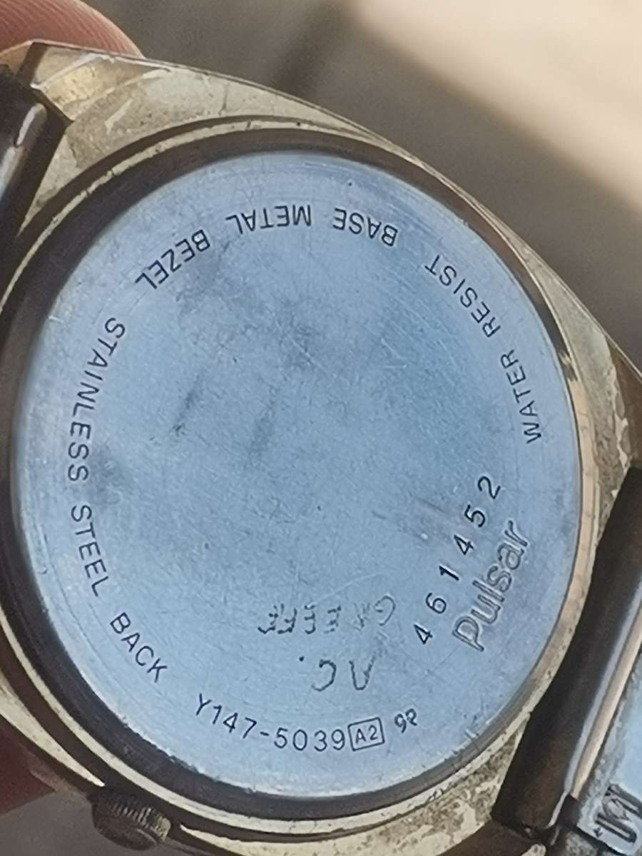 MENS VINTAGE PULSAR WATCH IN EXCELLENT WORKING CONDITION