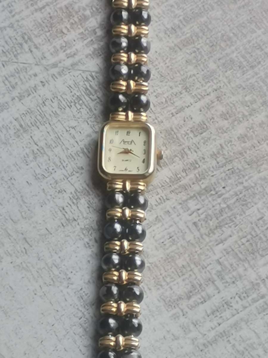 $$$BLACK FRIDAY$$$ STUNNING LADIES ACTUA WATCH IN EXCELLENT WORKING CONDITION