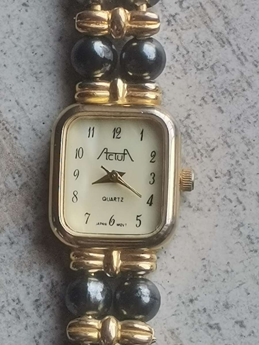 $$$BLACK FRIDAY$$$ STUNNING LADIES ACTUA WATCH IN EXCELLENT WORKING CONDITION