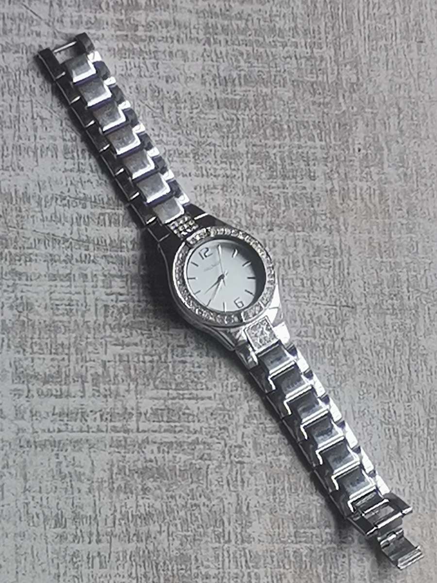 $$$BLACK FRIDAY$$$ ELEGANT LADIES HALLMARK WATCH IN EXCELLENT WORKING CONDITION