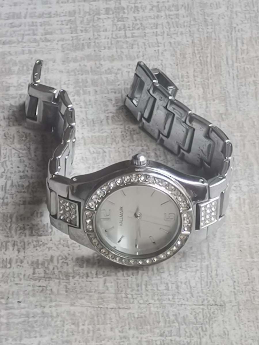 $$$BLACK FRIDAY$$$ ELEGANT LADIES HALLMARK WATCH IN EXCELLENT WORKING CONDITION