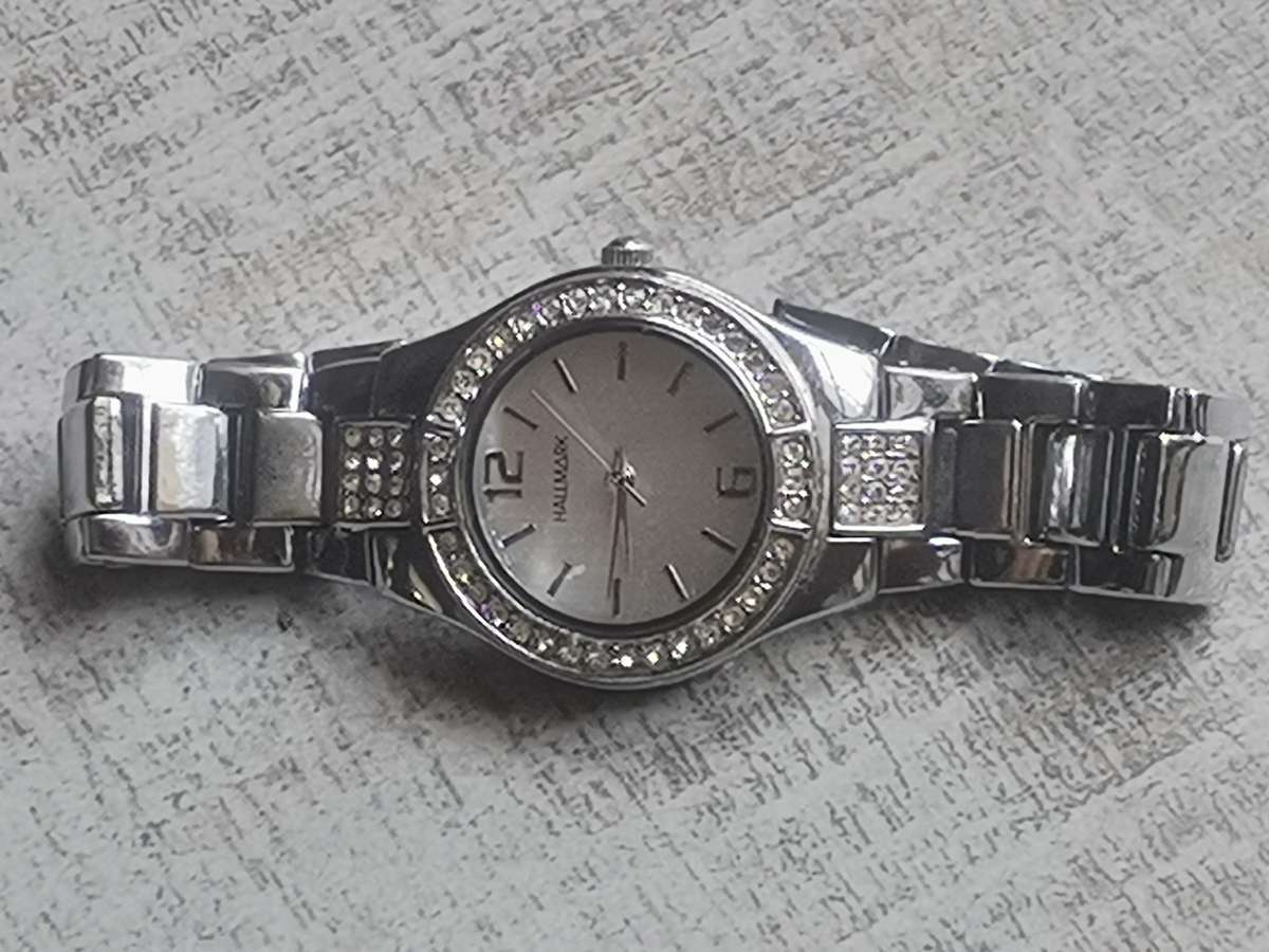 $$$BLACK FRIDAY$$$ ELEGANT LADIES HALLMARK WATCH IN EXCELLENT WORKING CONDITION