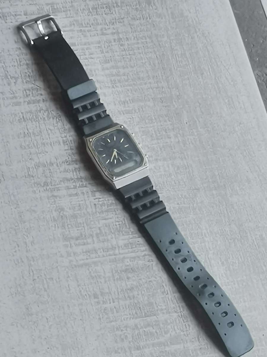 MENS CITIZEN ANALOG/DIGITAL WATCH - ALL WORKS BUT CROWN IS LOOSE