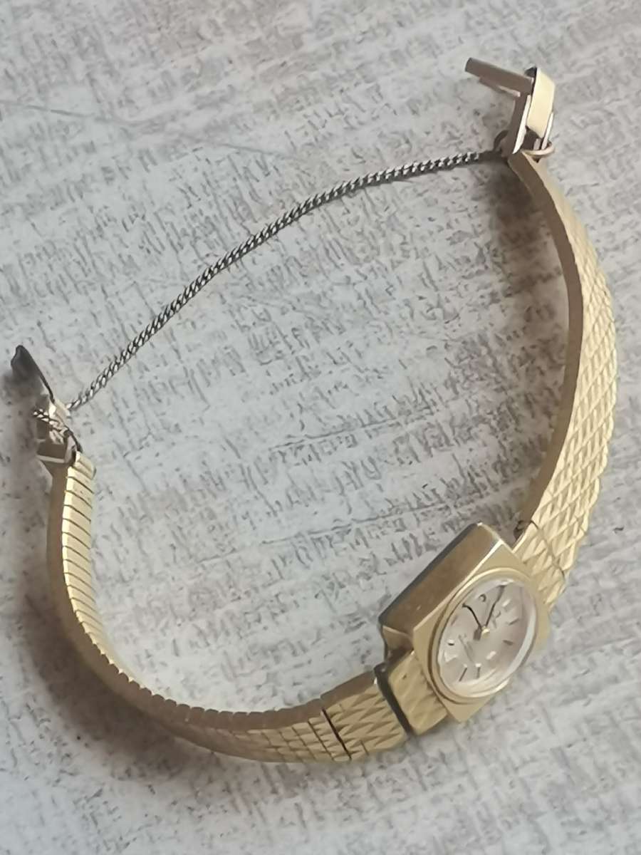 VINTAGE LADIES STOWA 17 JEWELS GOLD WATCH IN EXCELLENT WORKING CONDITION