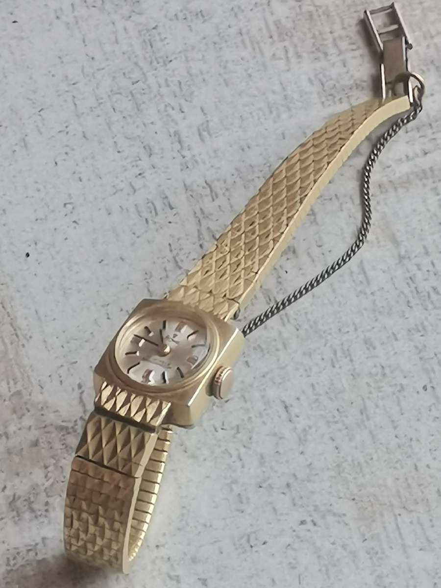 VINTAGE LADIES STOWA 17 JEWELS GOLD WATCH IN EXCELLENT WORKING CONDITION