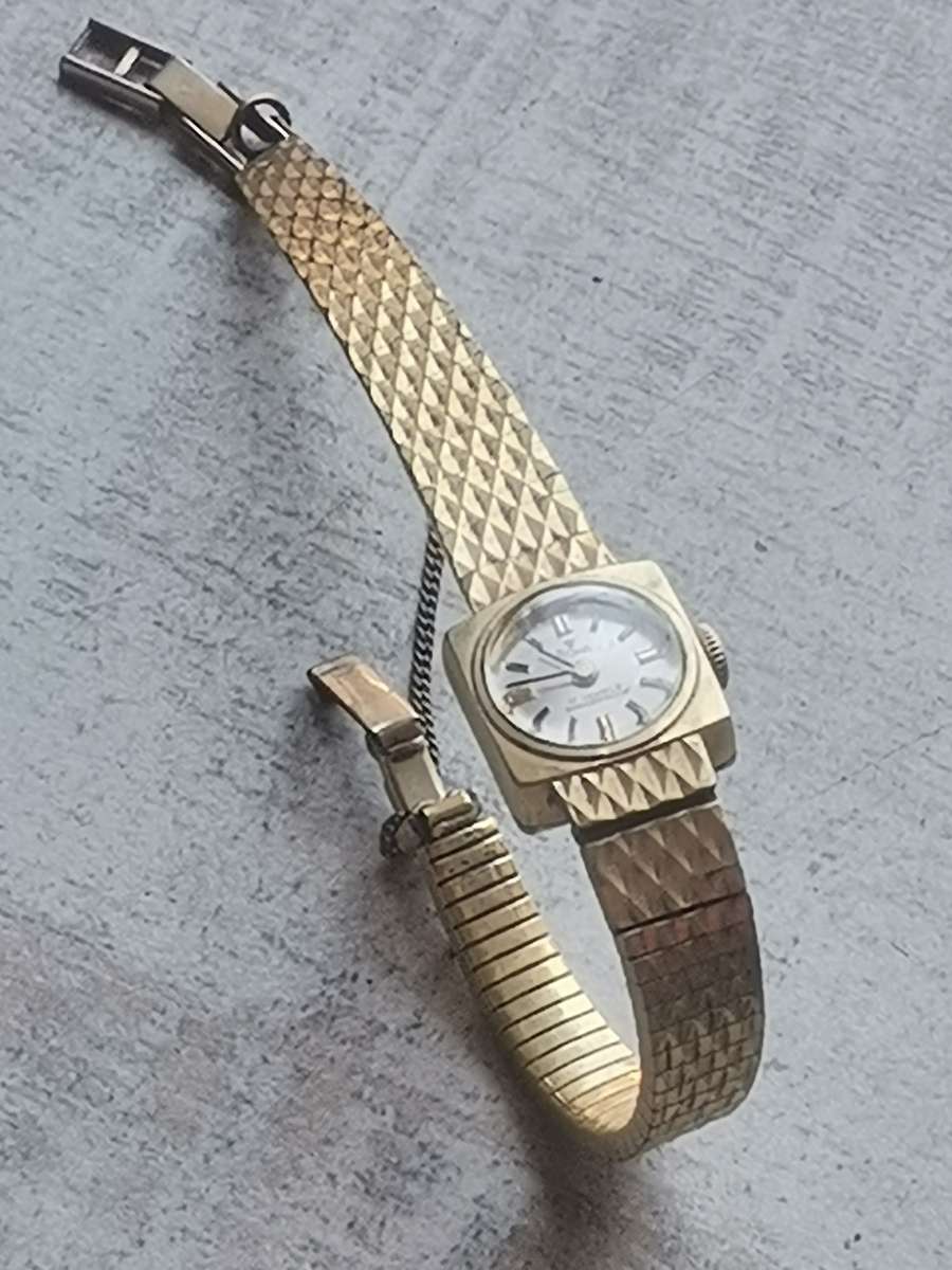 VINTAGE LADIES STOWA 17 JEWELS GOLD WATCH IN EXCELLENT WORKING CONDITION