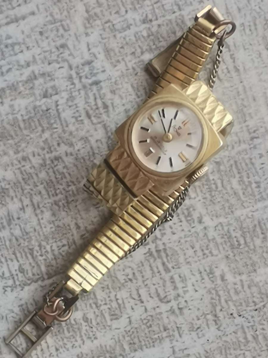 VINTAGE LADIES STOWA 17 JEWELS GOLD WATCH IN EXCELLENT WORKING CONDITION