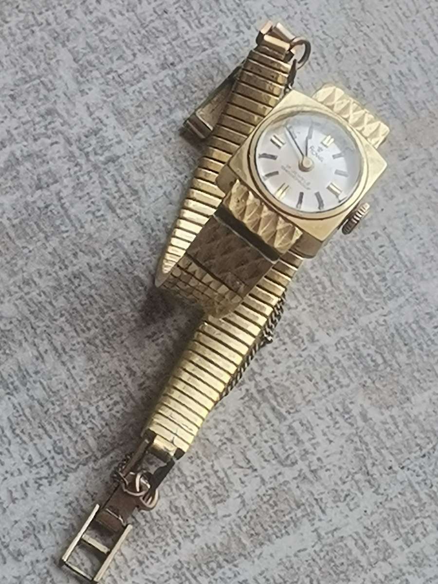 VINTAGE LADIES STOWA 17 JEWELS GOLD WATCH IN EXCELLENT WORKING CONDITION