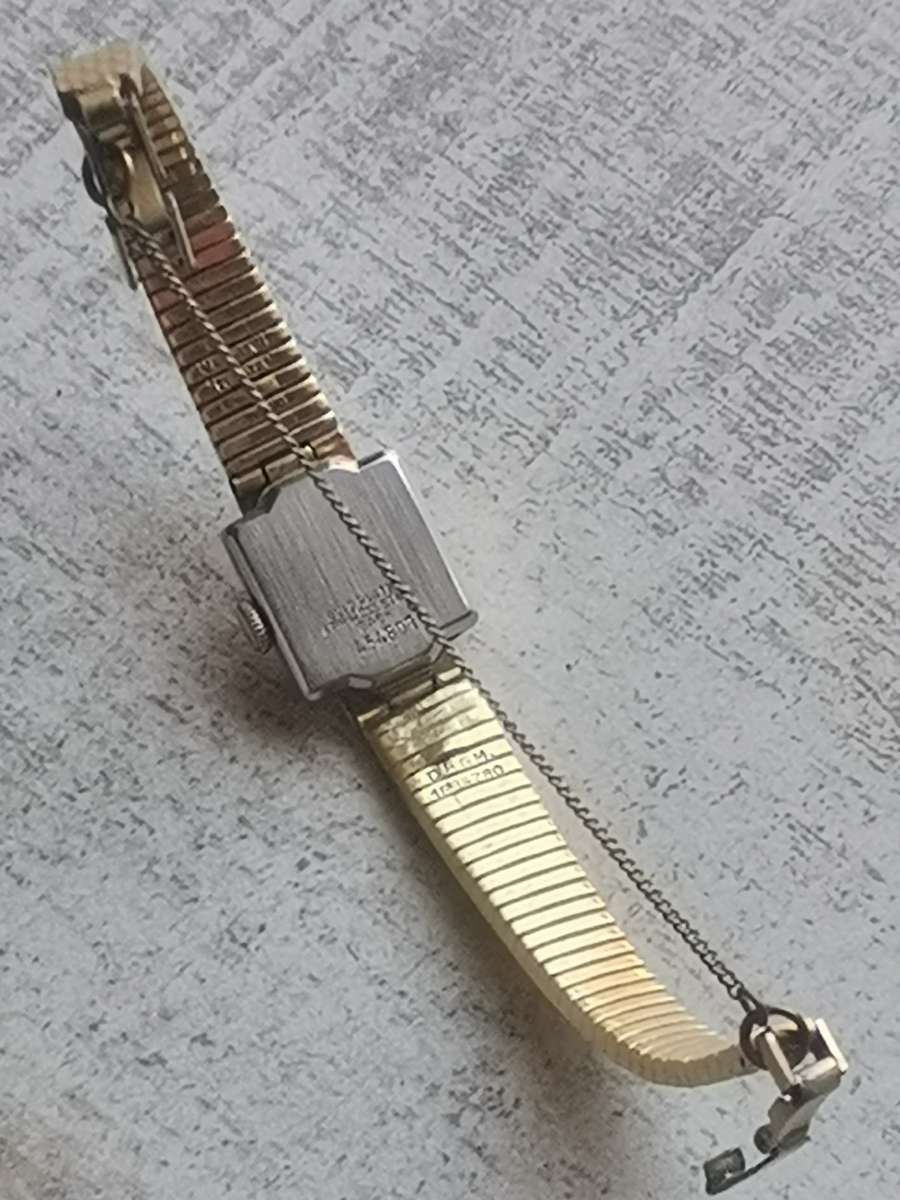 VINTAGE LADIES STOWA 17 JEWELS GOLD WATCH IN EXCELLENT WORKING CONDITION