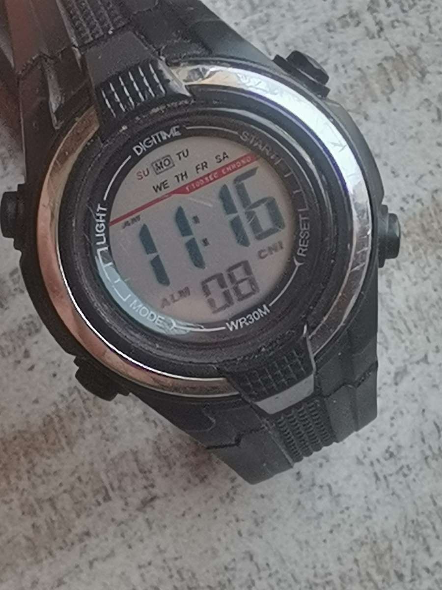 DIGITIME MENS DIGITAL WATCH IN EXCELLENT WORKING CONDITION
