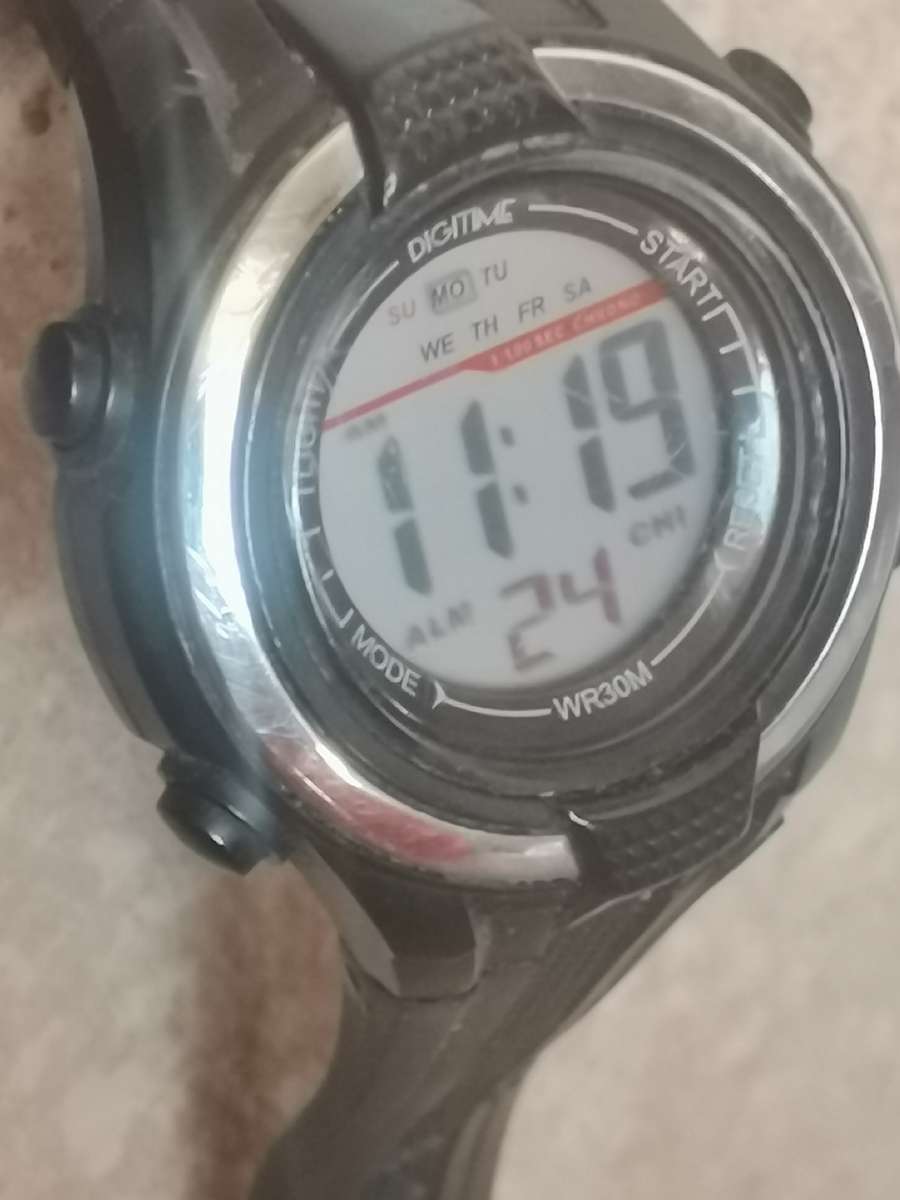 DIGITIME MENS DIGITAL WATCH IN EXCELLENT WORKING CONDITION