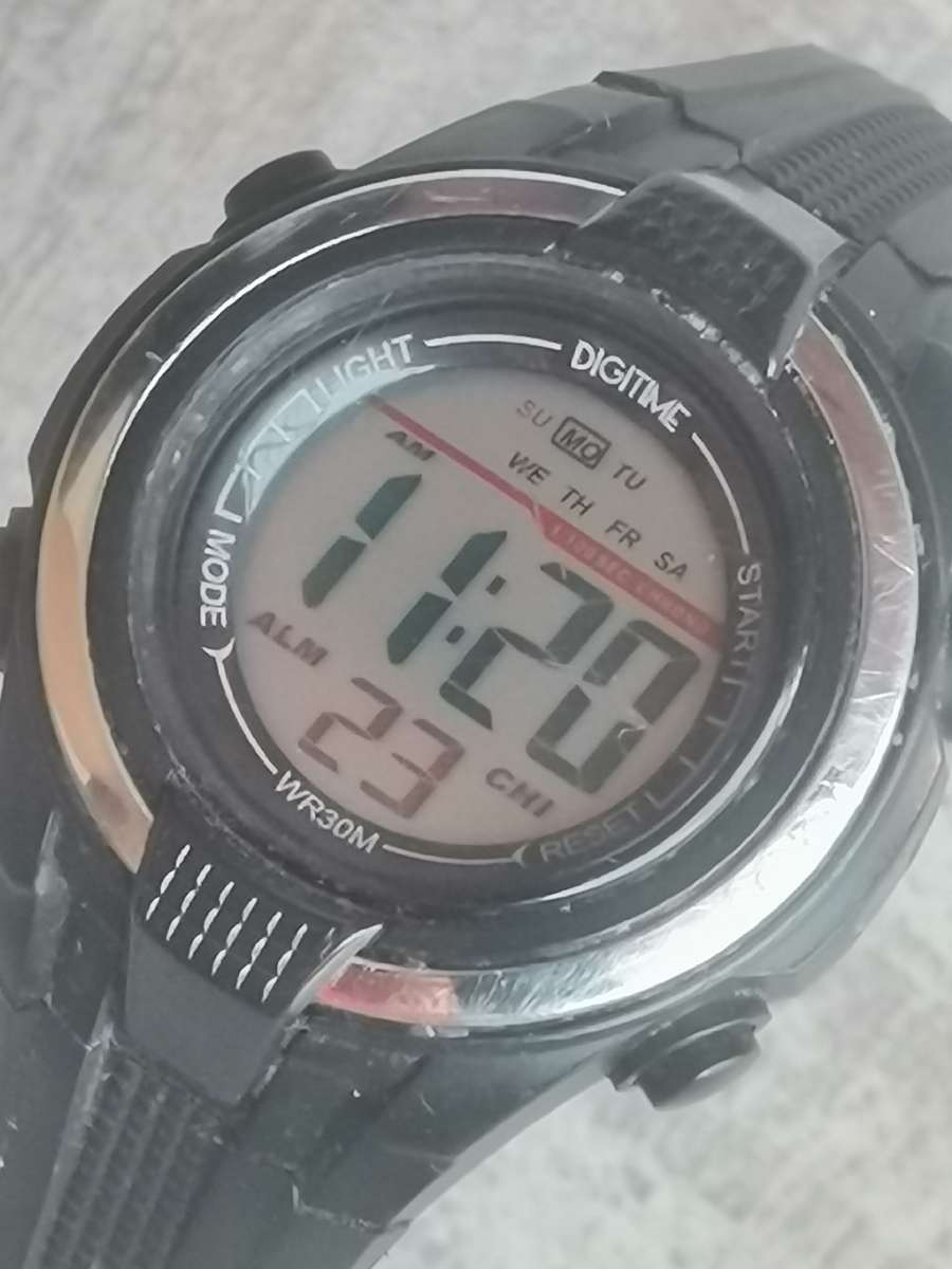 DIGITIME MENS DIGITAL WATCH IN EXCELLENT WORKING CONDITION