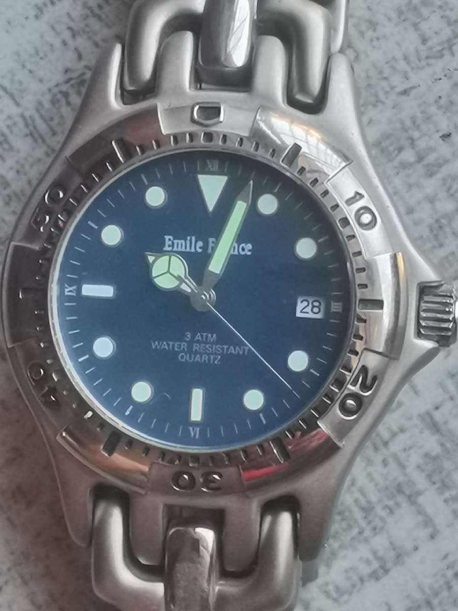 $$$BLACK FRIDAY$$$ MENS EMILE FRANCE STAINLESS STEEL WATCH IN EXCELLENT WORKING CONDITION