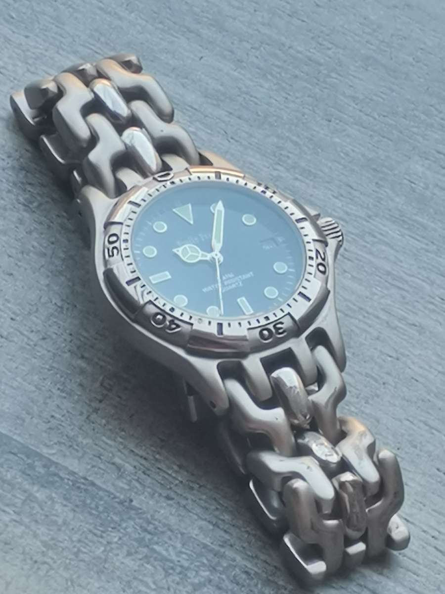 $$$BLACK FRIDAY$$$ MENS EMILE FRANCE STAINLESS STEEL WATCH IN EXCELLENT WORKING CONDITION