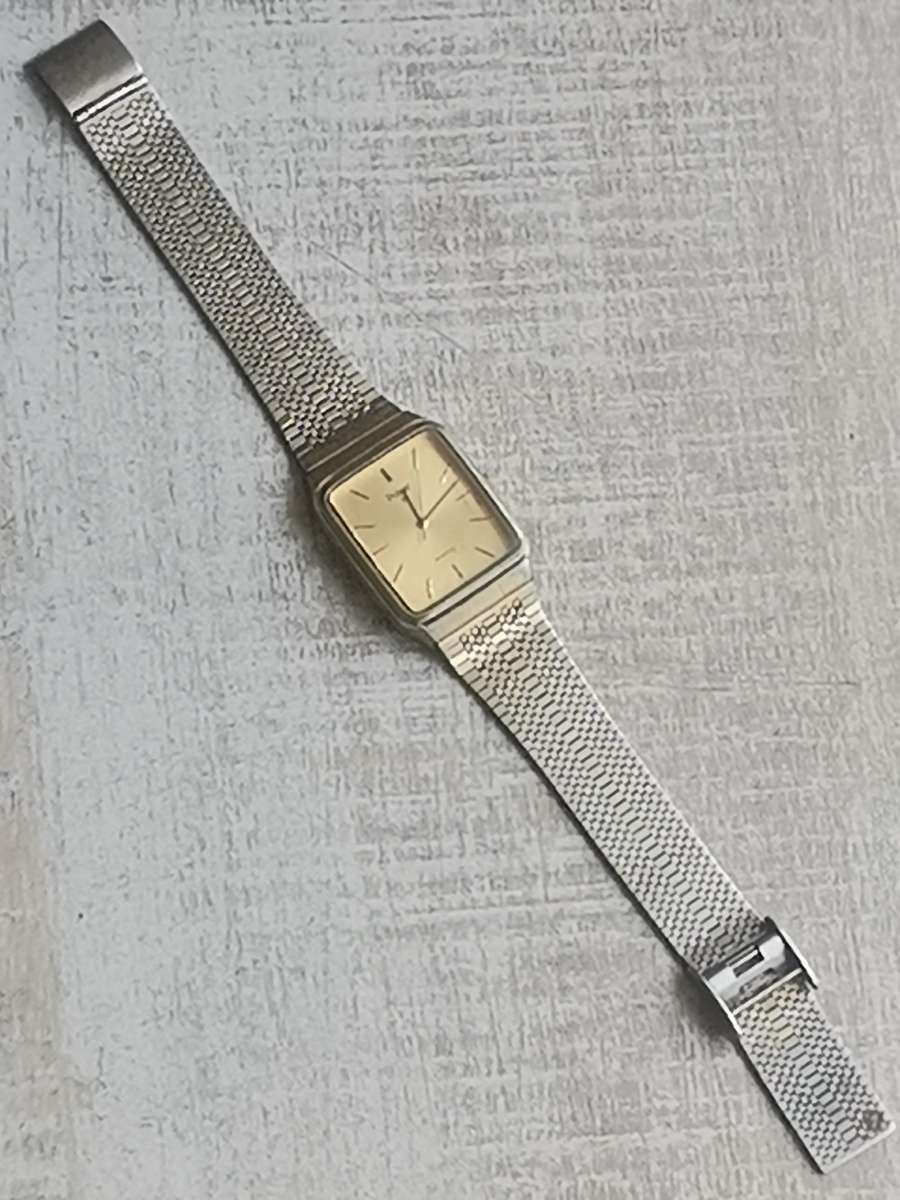 MENS VINTAGE PULSAR WATCH IN EXCELLENT WORKING CONDITION