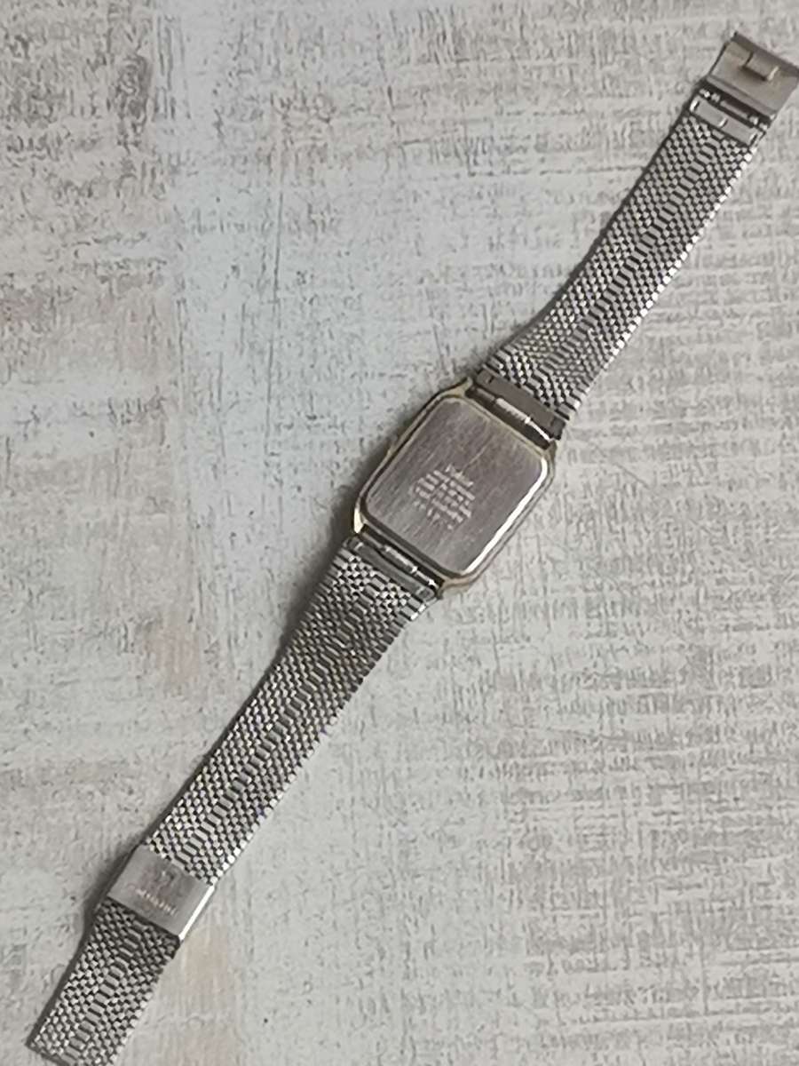 MENS VINTAGE PULSAR WATCH IN EXCELLENT WORKING CONDITION