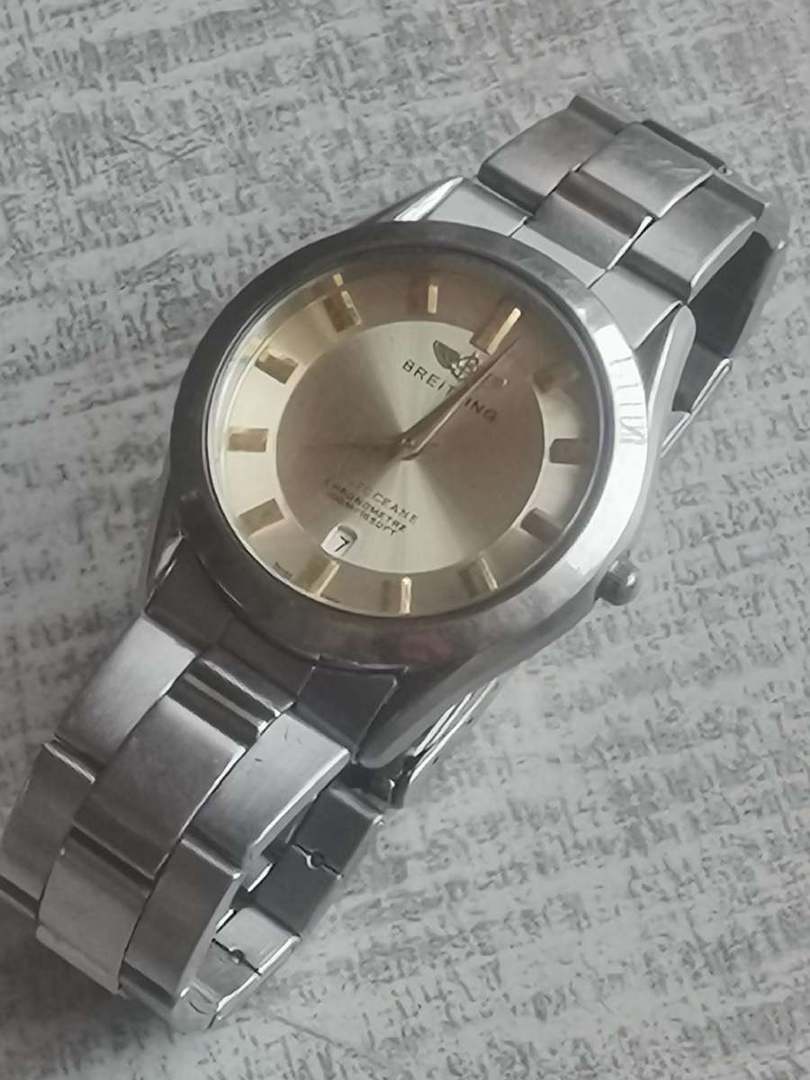 MENS WATCH IN EXCELLENT WORKING CONDITION - PLEASE READ DESCRIPTION