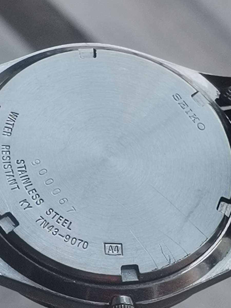 MENS WATCH IN EXCELLENT WORKING CONDITION - PLEASE READ DESCRIPTION