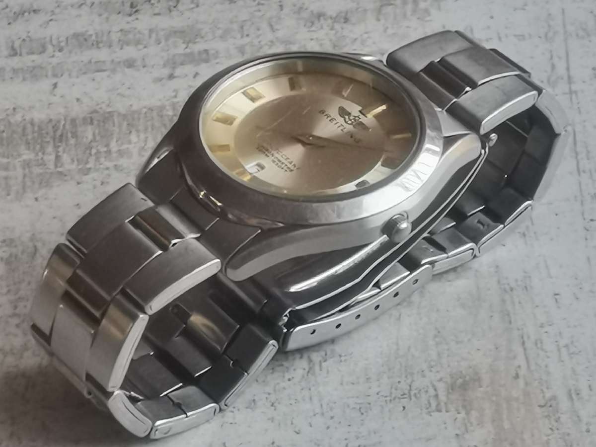 MENS WATCH IN EXCELLENT WORKING CONDITION - PLEASE READ DESCRIPTION