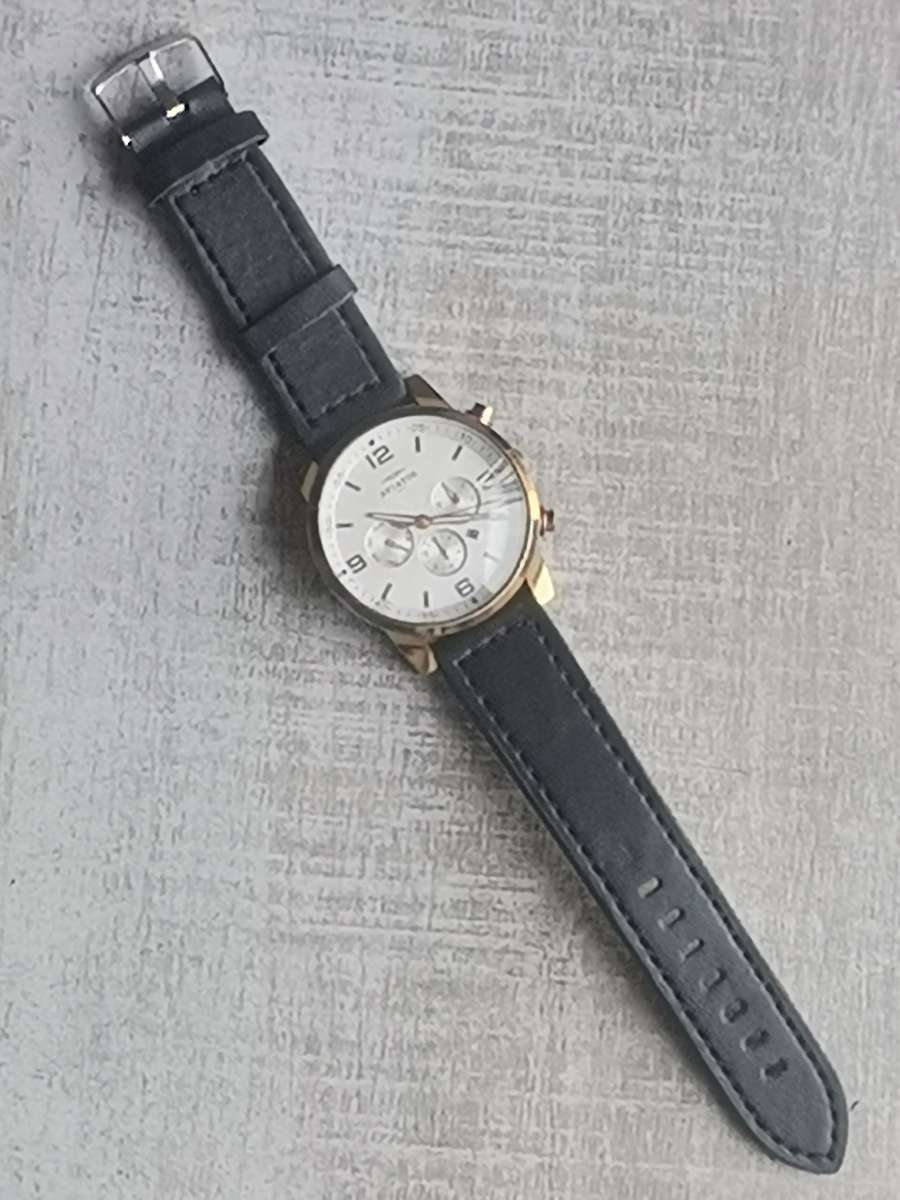 MENS AVIATOR GOLD PLATED WATCH IN EXCELLENT WORKING CONDITION