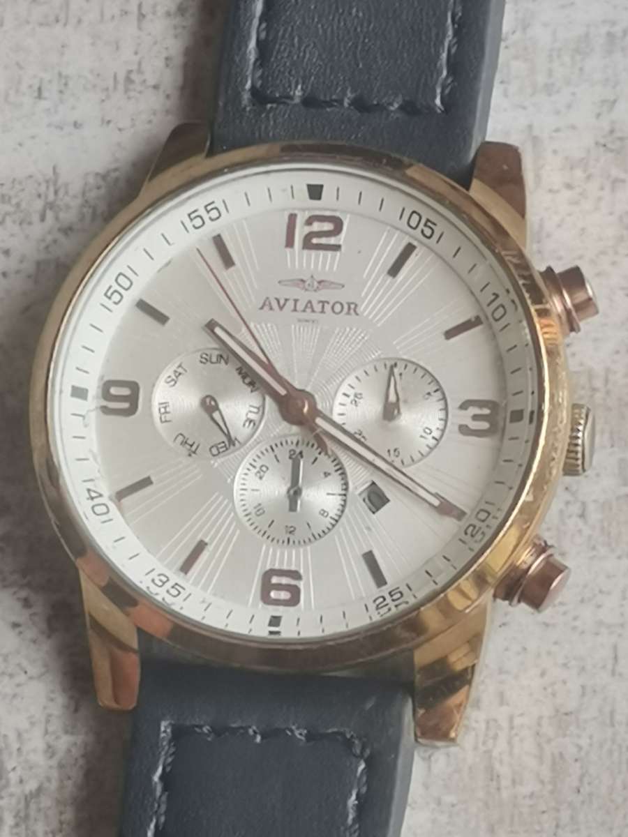 MENS AVIATOR GOLD PLATED WATCH IN EXCELLENT WORKING CONDITION
