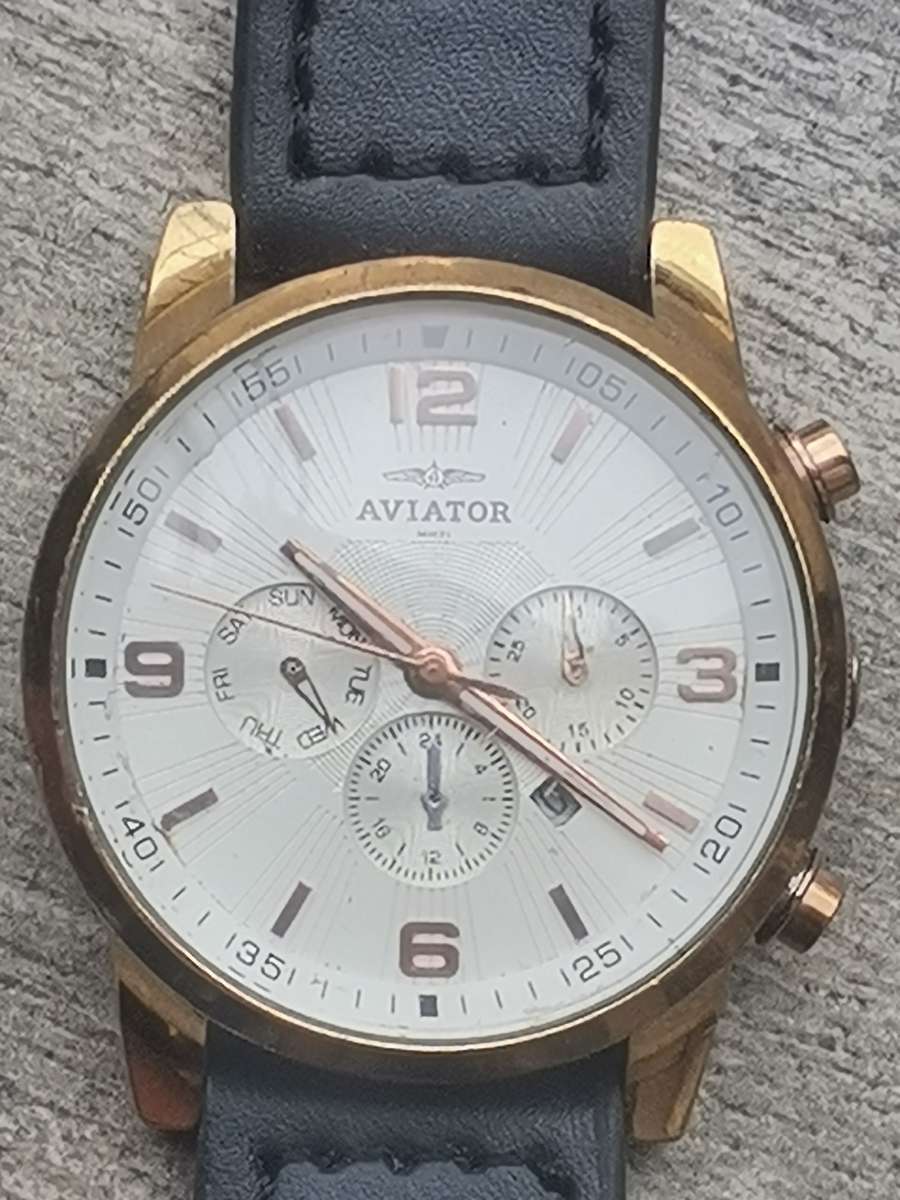 MENS AVIATOR GOLD PLATED WATCH IN EXCELLENT WORKING CONDITION