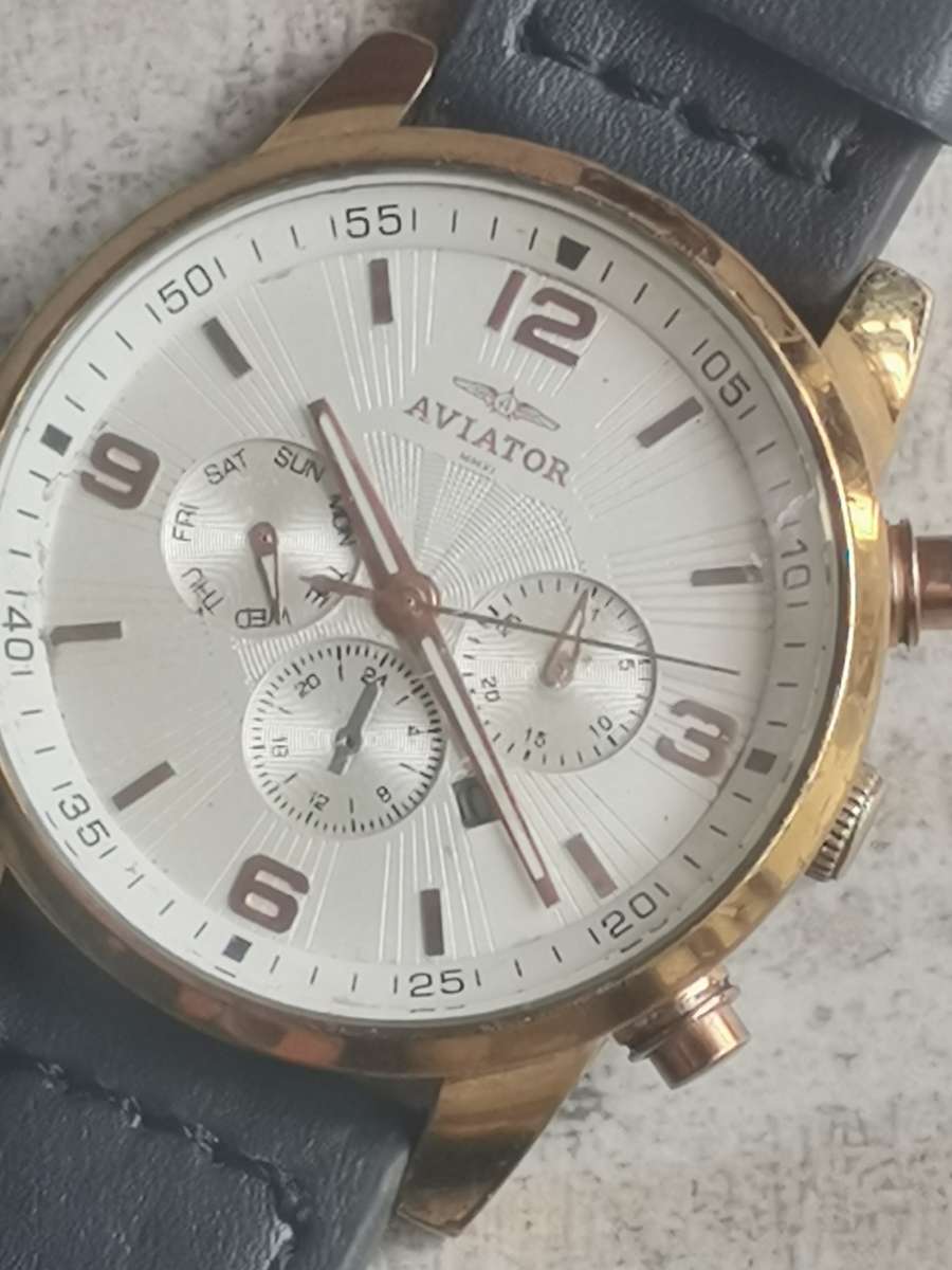 MENS AVIATOR GOLD PLATED WATCH IN EXCELLENT WORKING CONDITION