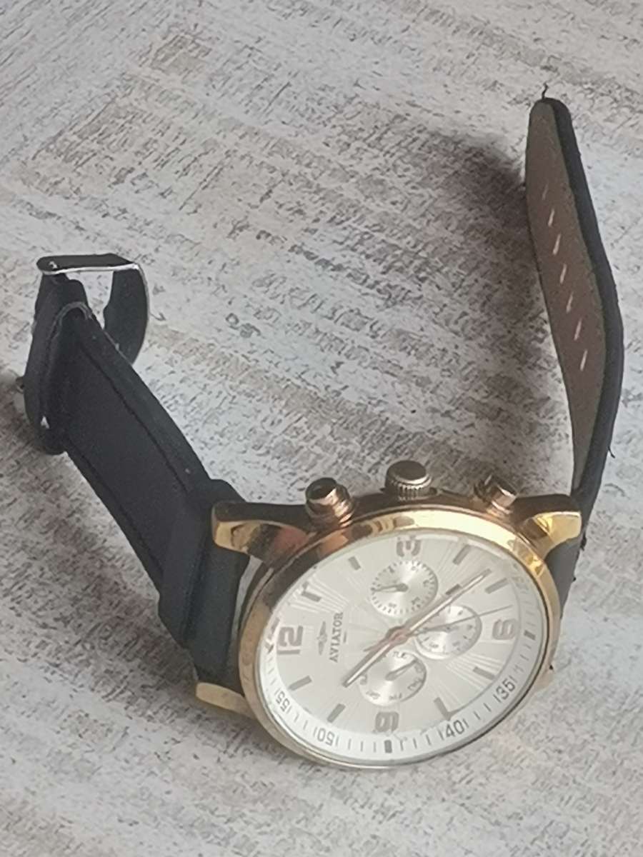 MENS AVIATOR GOLD PLATED WATCH IN EXCELLENT WORKING CONDITION